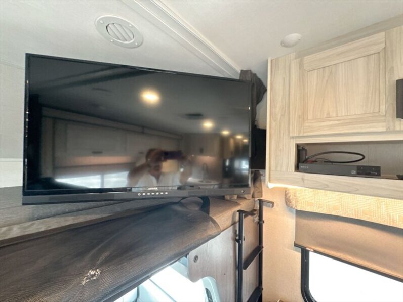 2023 Forest River Sunseeker 3250DSLE