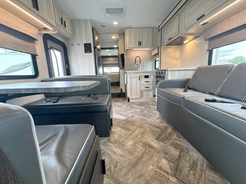 2023 Forest River Sunseeker 3250DSLE
