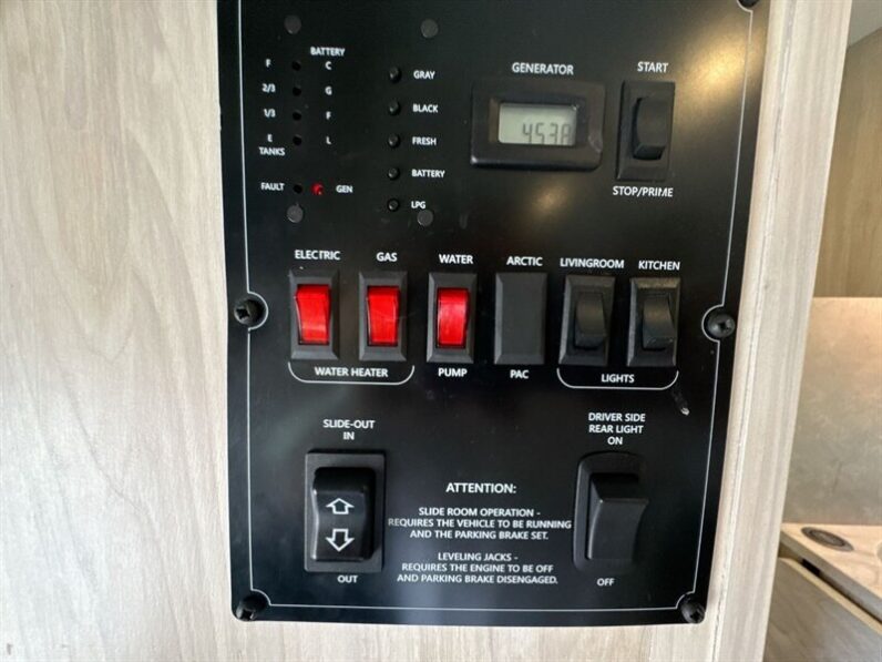 2023 Forest River Sunseeker 3250DSLE