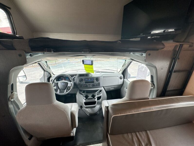 2023 Forest River Sunseeker 3250DSLE