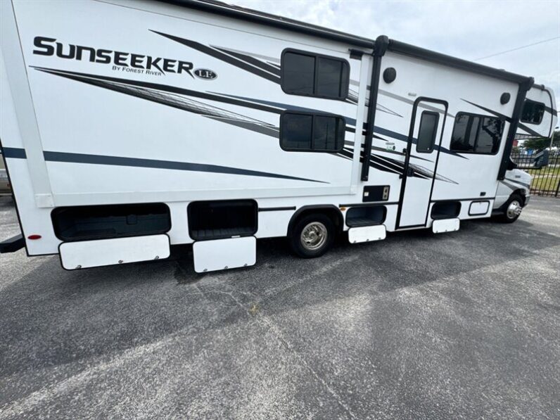 2023 Forest River Sunseeker 3250DSLE