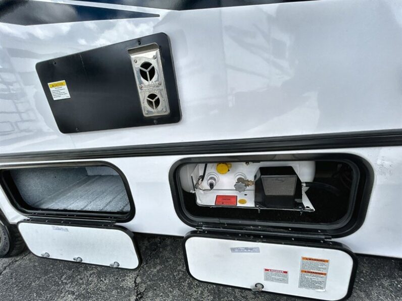2024 Forest River Sunseeker 2550DSLE