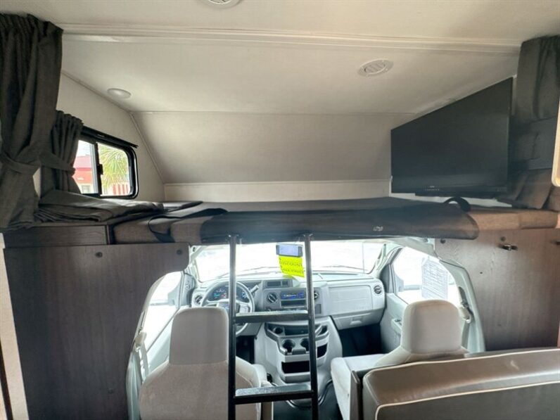 2023 Forest River Sunseeker 3250DSLE