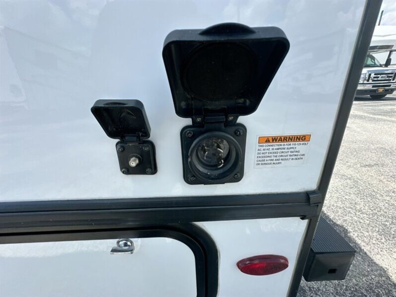 2024 Forest River Sunseeker 2550DSLE