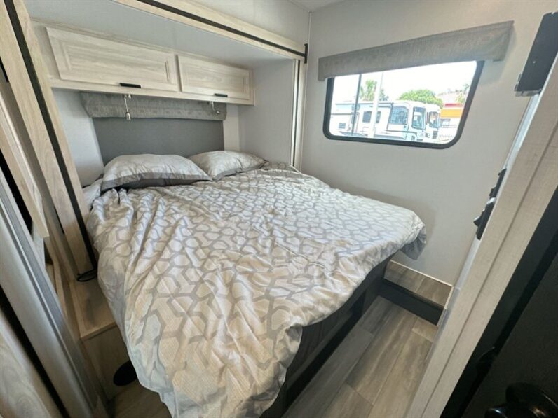 2024 Forest River Sunseeker 2550DSLE