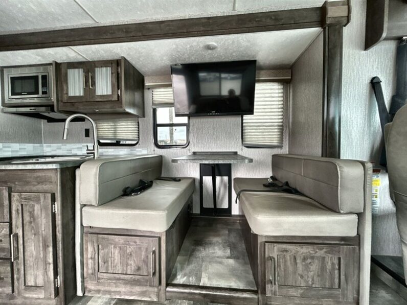 2023 Coachmen Pursuit 31BH