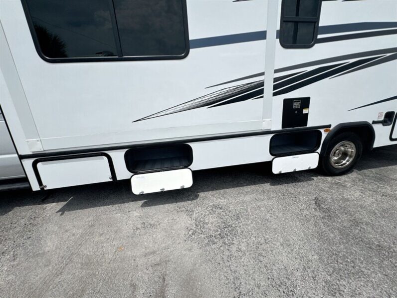2023 Forest River Sunseeker 3250DSLE