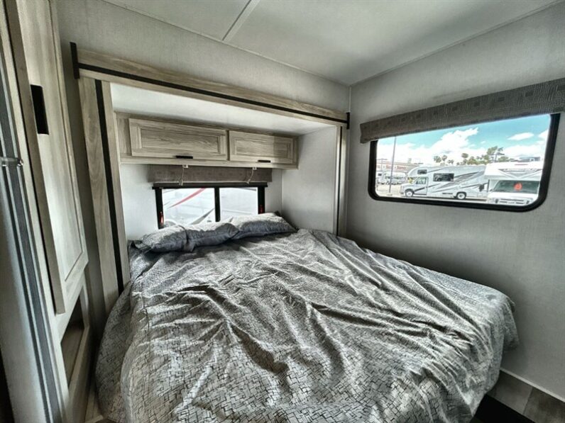 2024 Forest River Sunseeker 2550DSLE
