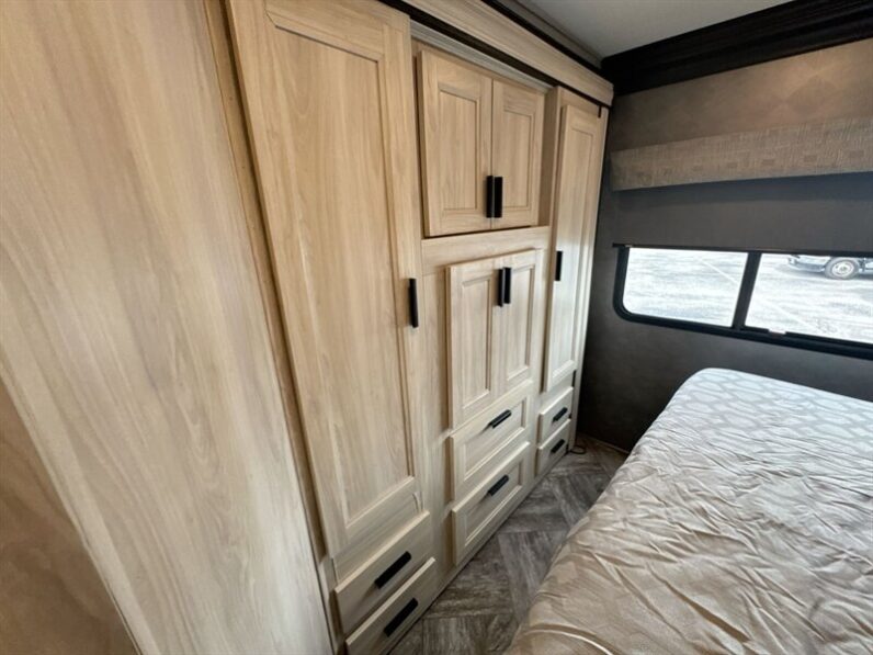 2023 Forest River Sunseeker 3250DSLE