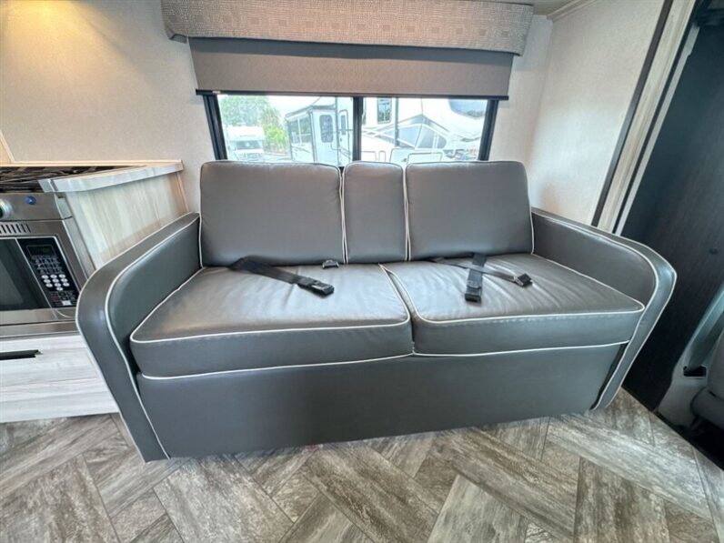 2023 Forest River Sunseeker 3250DSLE